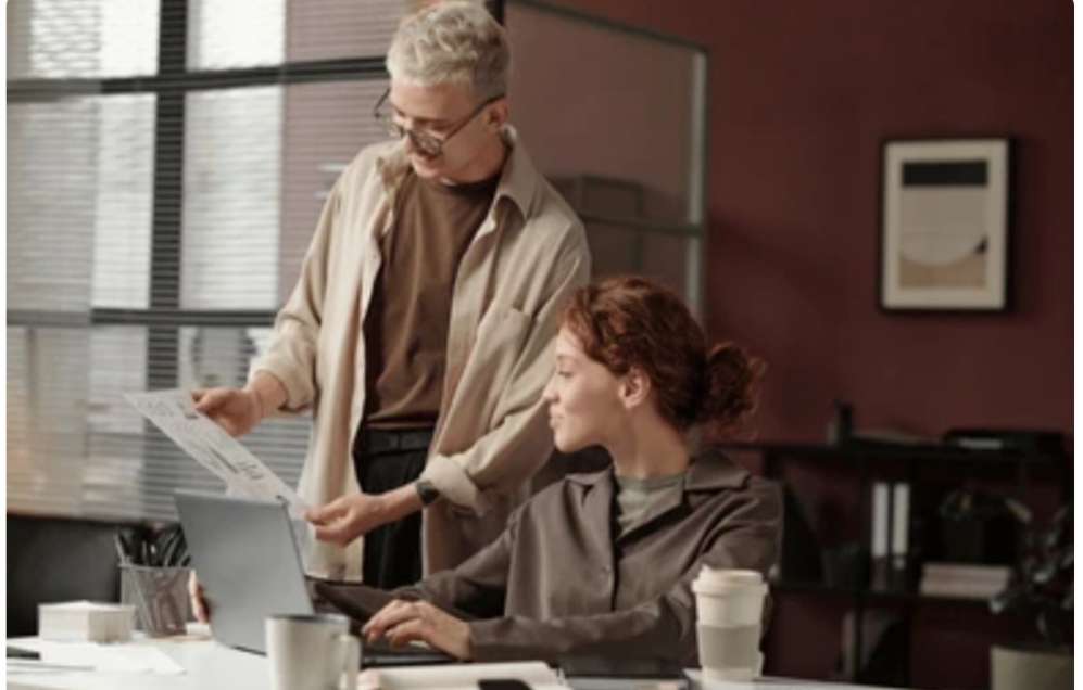 Lima Strategi Gen Z dan Profesional Senior untuk Menang Bersama di Era Kecerdasan Buatan