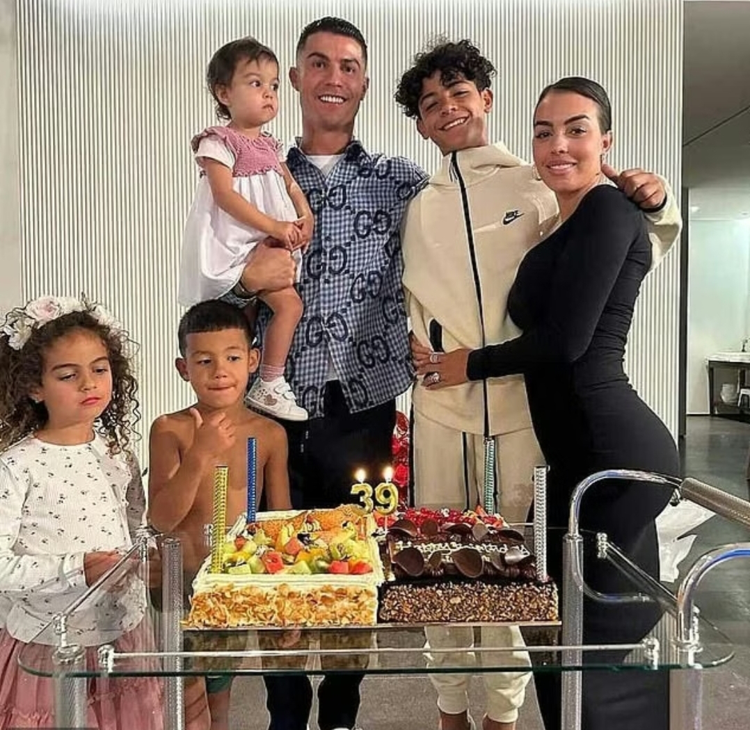 Cristiano Ronaldo Bakal Nikahi Georgina Rodriguez di Katedral Kampung Kelahirannya