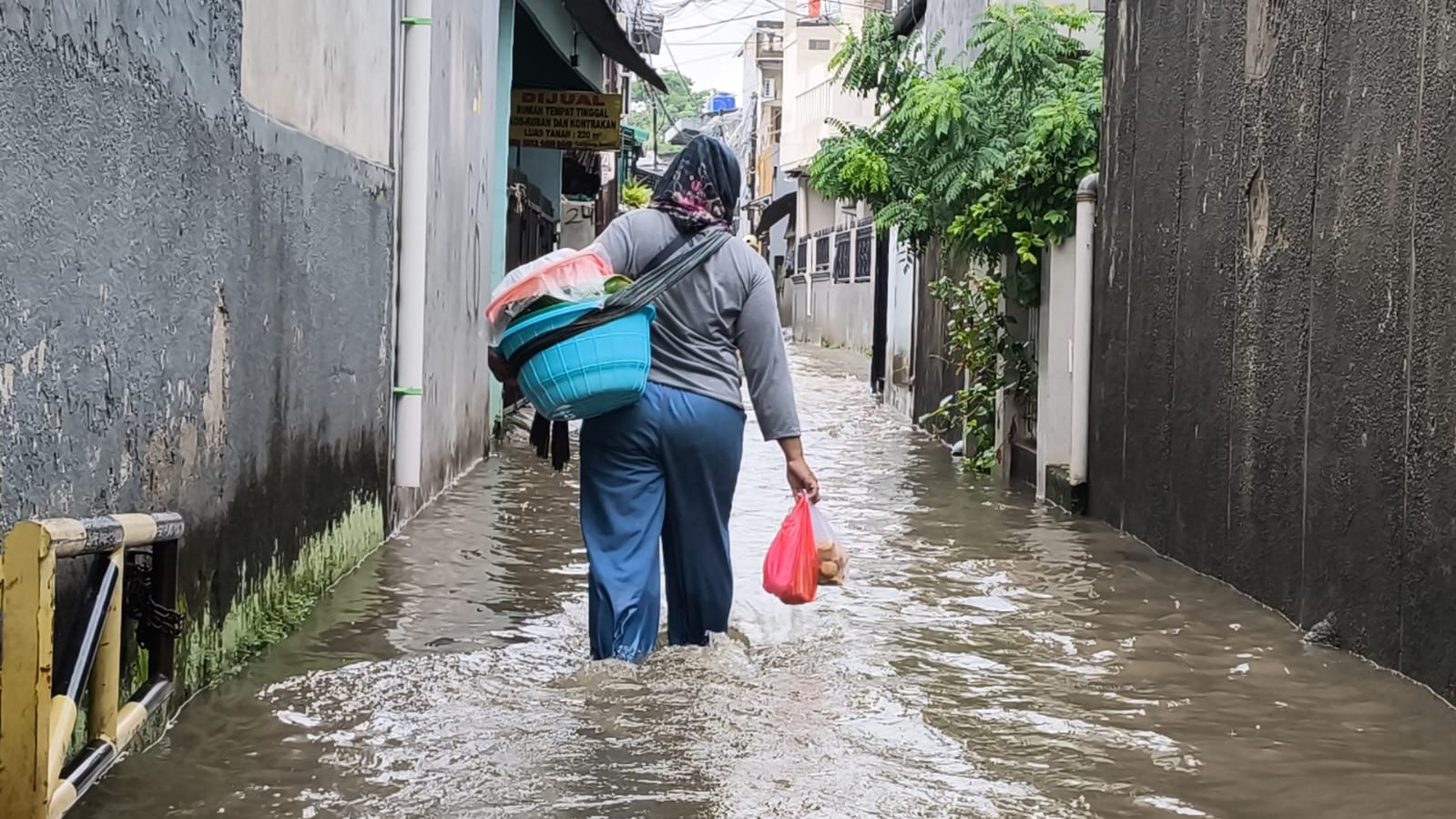 Hujan Deras Bikin 6 RT dan 4 Ruas Jalan di Jakut dan Jaksel Terendam Banjir