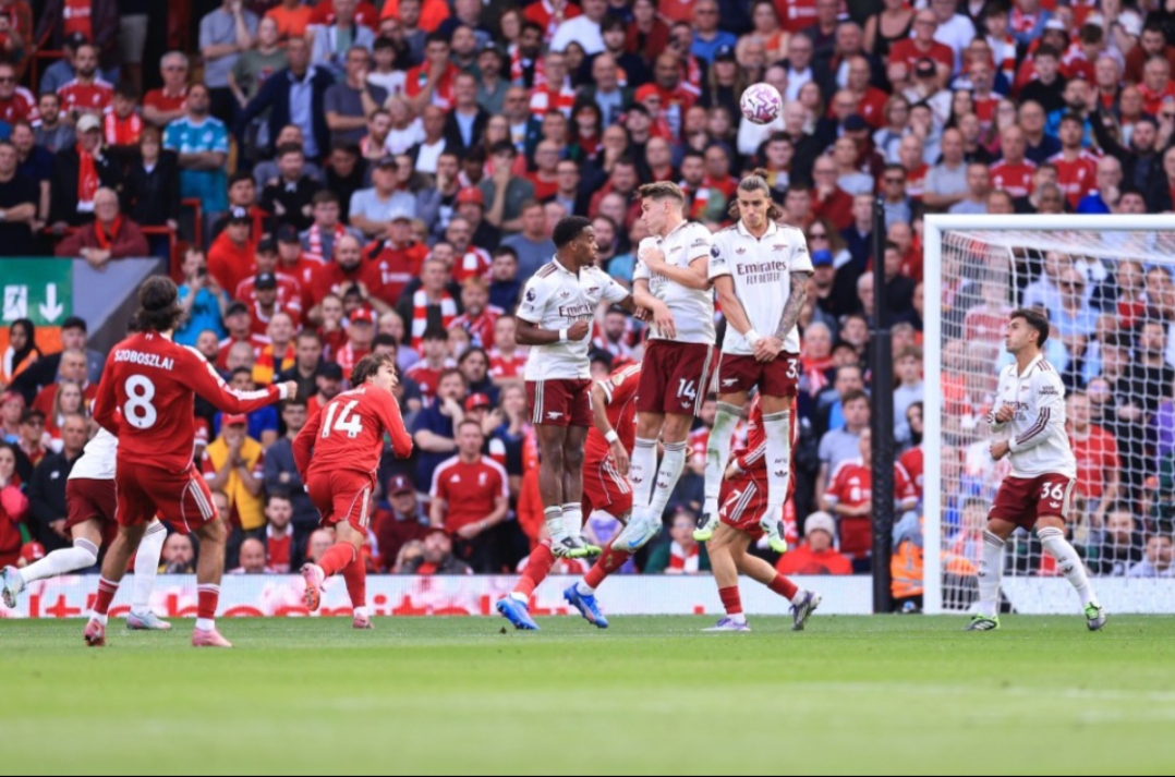 Gol Tendangan Bebas Brilian Szoboszlai yang Terbaik yang Pernah Dilihat Gravenberch