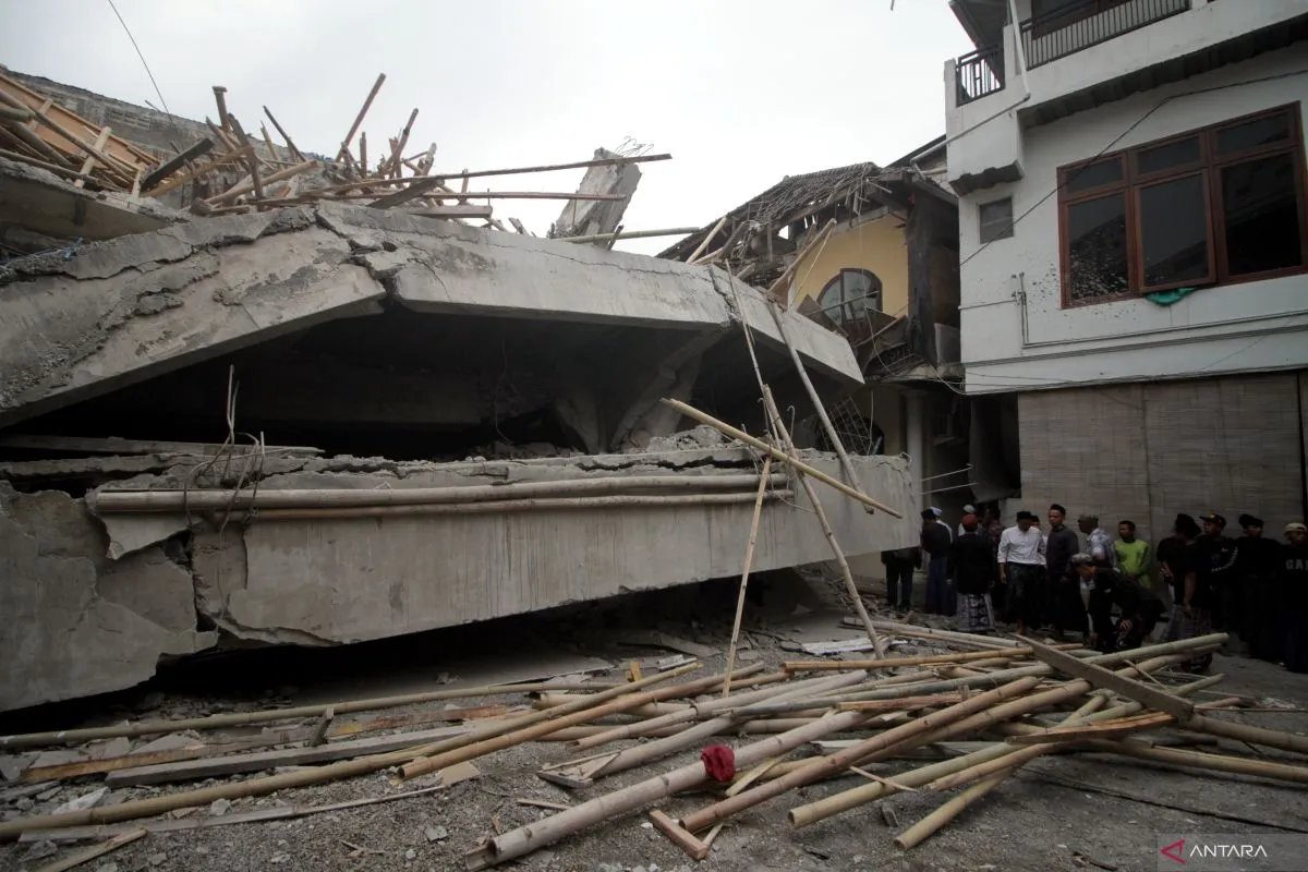 BNPB Sebut Satu Orang Santri Meninggal Dunia di Insiden Ponpes Al Khoziny yang Ambruk