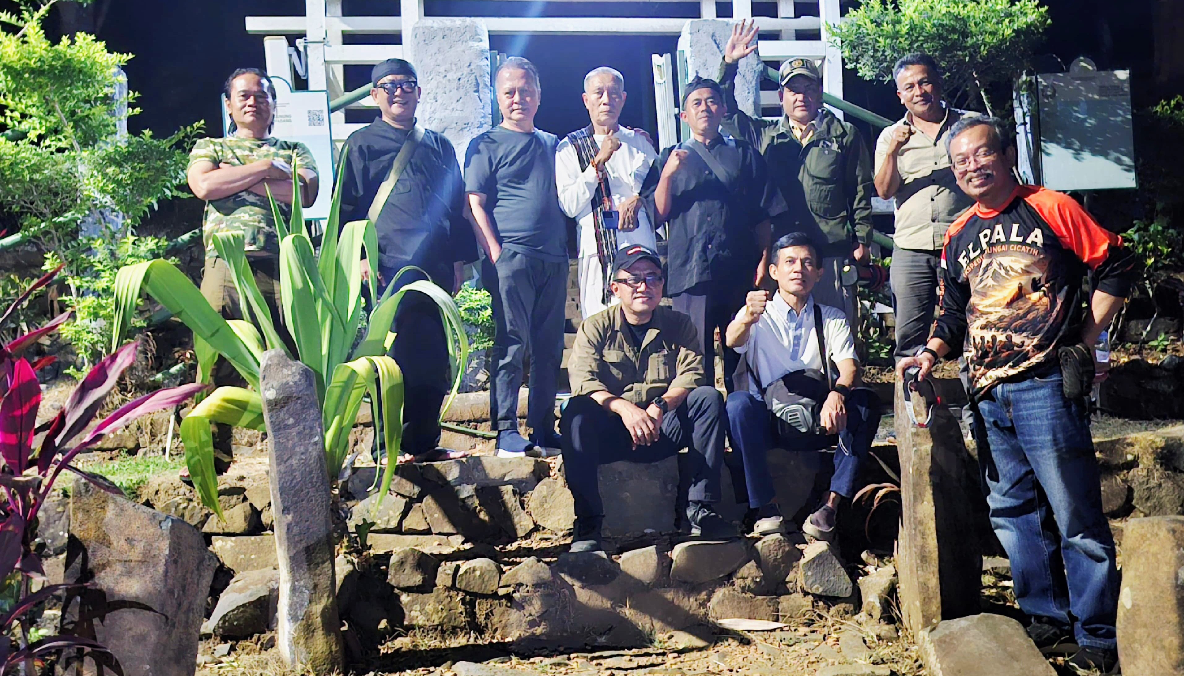 Cahaya Tak Biasa di Gunung Padang, Ini Pesan Doa Rombongan PWI untuk Negeri