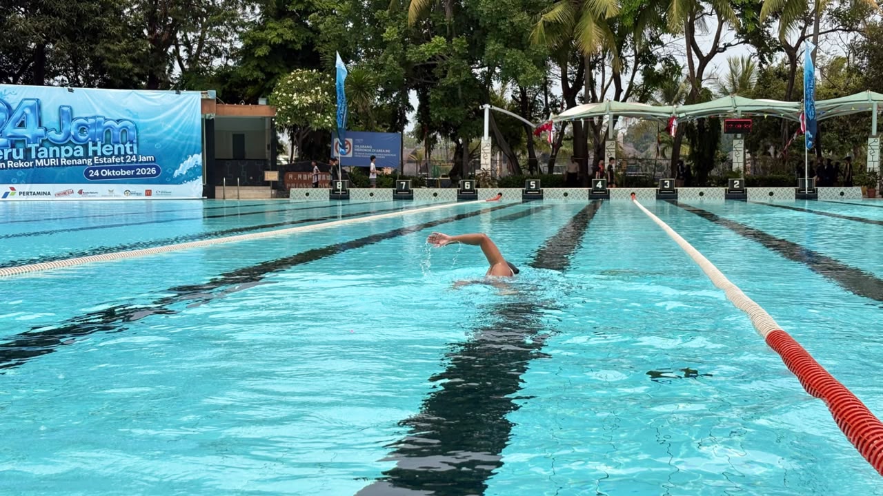 Dua Aksi Rekor MURI Warnai Hari Renang Sedunia di Ancol