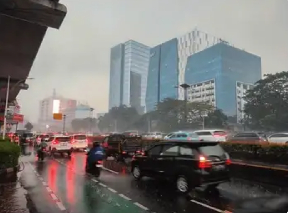 BMKG Perkirakan Hujan Masih akan Guyur Jakarta dari Siang hingga Sore pada Hari Ini