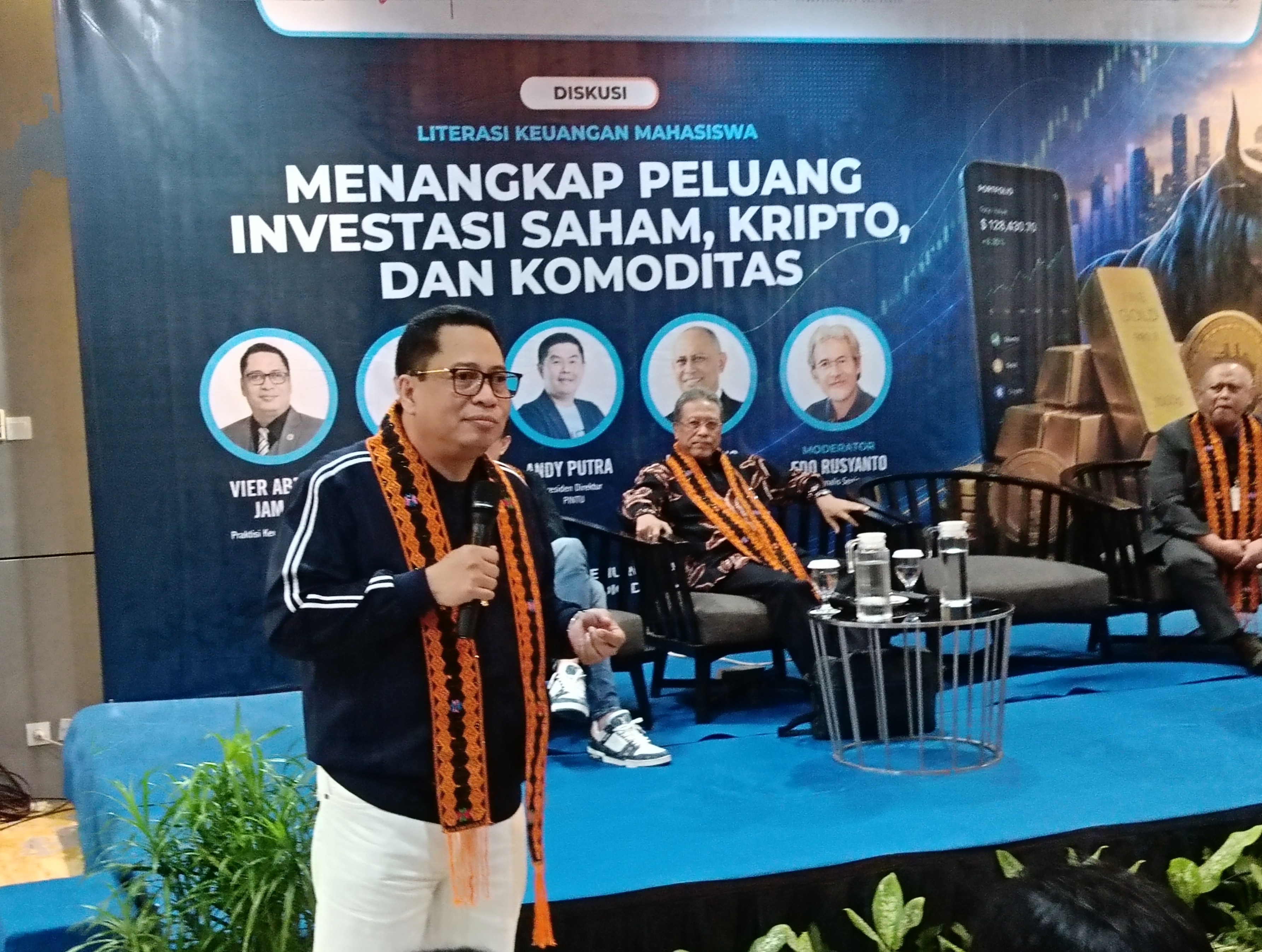 Dulu Cuma Pelaut, Pria Ini Nekat 'Bakar Jembatan' hingga Sukses Kelola Aset Rp 256 T lewat Jurus Super Kluster