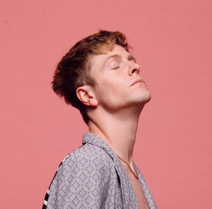Lirik Lagu  Smile oleh Johnny Stimson Beserta Terjemahnya