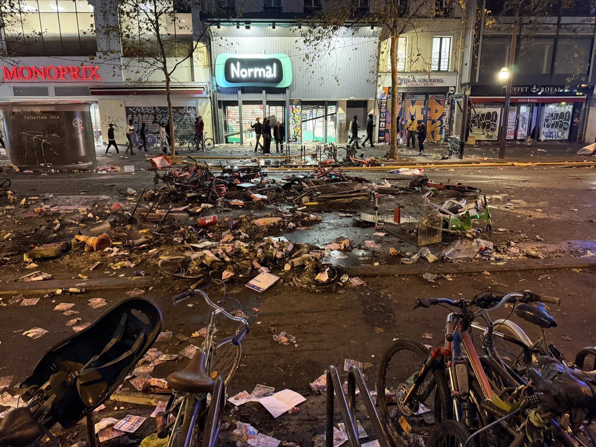 Protes di Paris Berujung Aksi Bakar Mobil dan Penjarahan Toko Gucci sampai Versace  