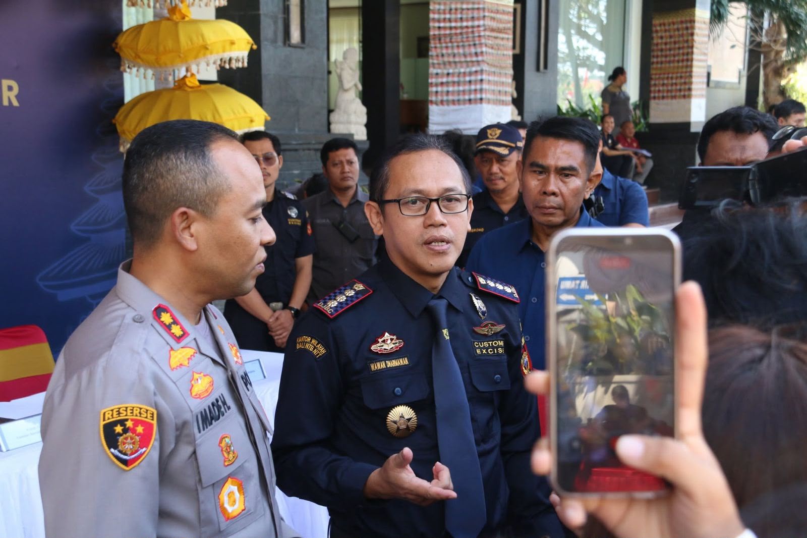 Dua WN India Diamankan Bawa 10,1 Kg Ganja dari Thailand ke Bali