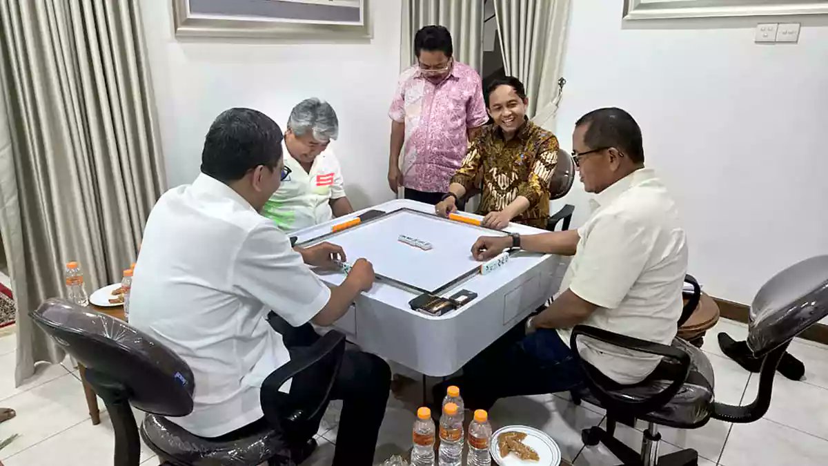 Penjelasan Menhut Raja Juli Antoni soal Foto Main Domino Bareng Mantan Tersangka Pembalakan Liar