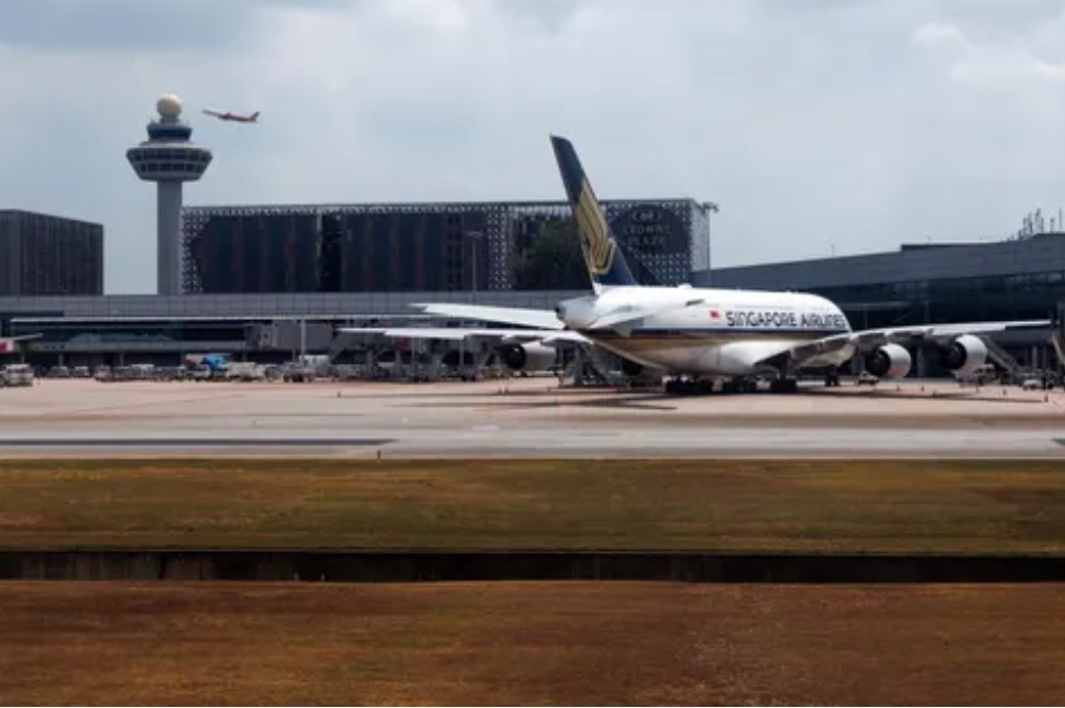 Prajogo Pangestu Resmi Caplok Saham Pemasok Bahan Bakar Bandara Singapura