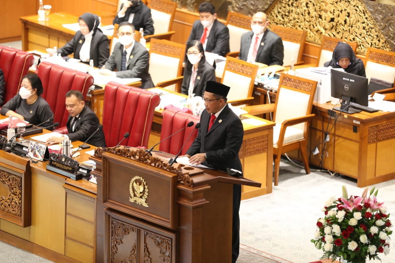 BREAKING NEWS! Mendagri Tito Karnavian Ditunjuk Jokowi Sebagai Menteri PANRB Ad Interim   