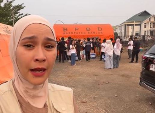 Zaskia Adya Mecca Turun Langsung Bantu Padamkan Kebakaran Lahan di Palangka Raya