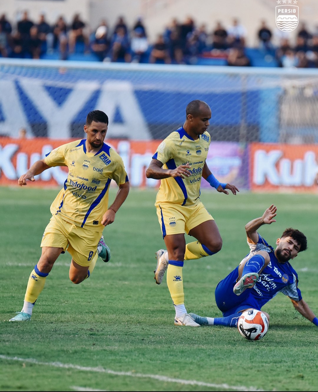 Buang Dua Penalti, Persib Harus Puas Berbagi Satu Poin dengan Laskar Mataram