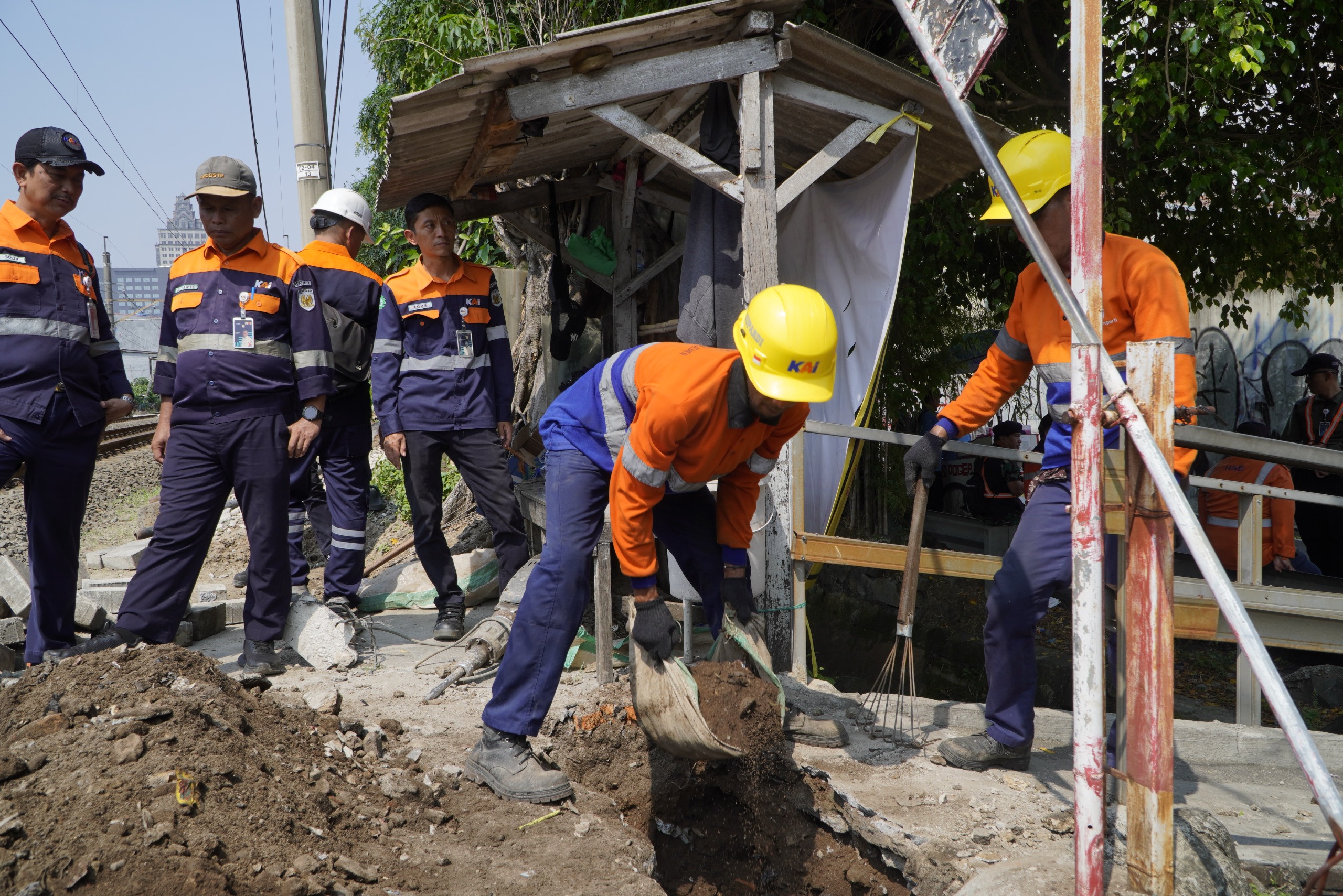 Dilema Menutup Pelintasan Sebidang, Antara Keselamatan Nyawa dan Denyut Ekonomi