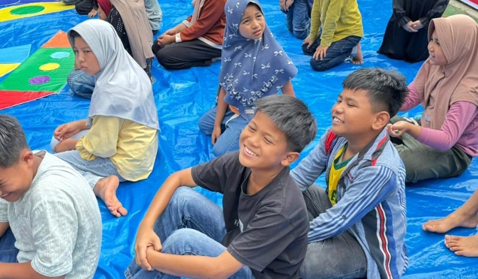 Tawa di Tengah Bencana, Kiat PNP Pulihkan Trauma Anak di Agam