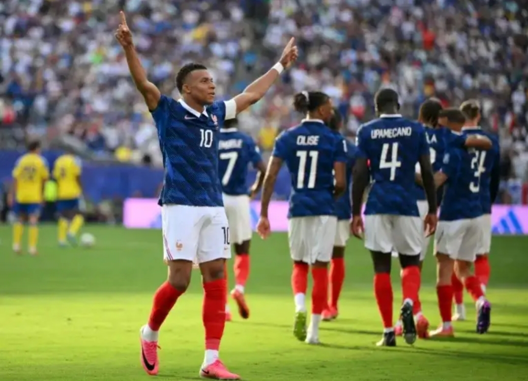 Borong Dua Gol ke Gawang Swedia, Kylian Mbappe Antar Prancis ke 16 Besar dan Terus Membayangi  Lionel Messi