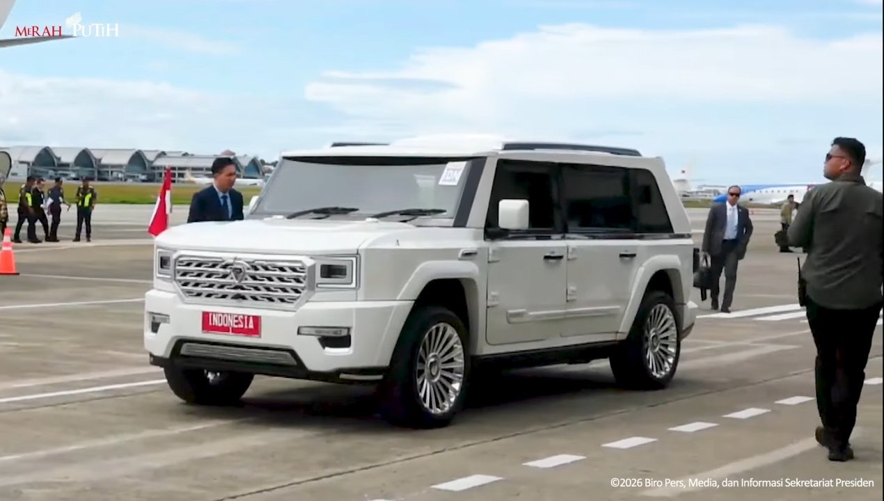 Pindad Siap Bikin Mobil Berbahan Kaca Biar Presiden Prabowo Terlihat Berdiri