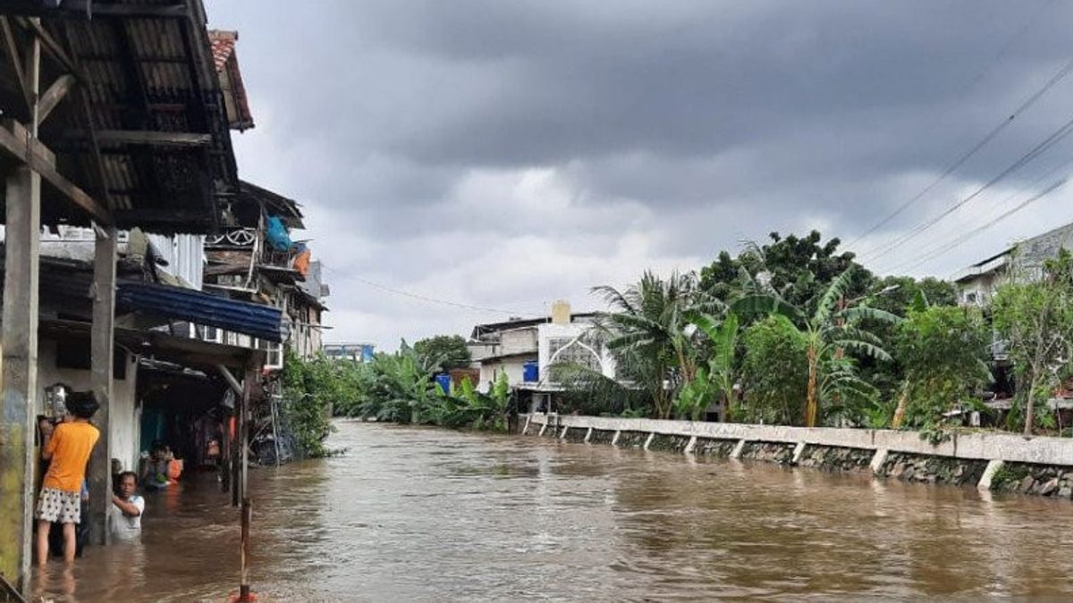 Luapan Kali Mampang Bikin 12 RT di Jaksel Banjir