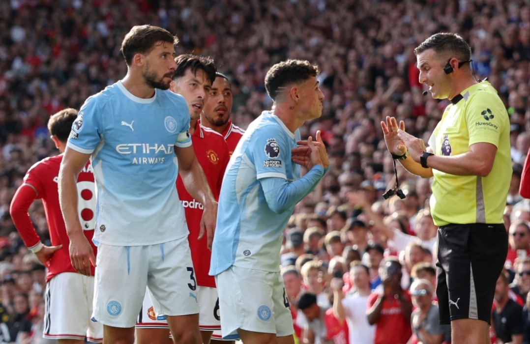 Pelatih Manchester City Enzo Maresca Dukung Keputusan Wasit Usir Phil Foden dari Derby Kontroversial