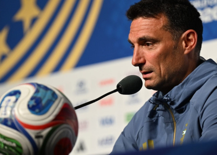 Lionel Scaloni Menangis Bersama Lionel Messi saat Dirinya Diliputi Emosi, Pelatih Mesir Salahkan Wasit