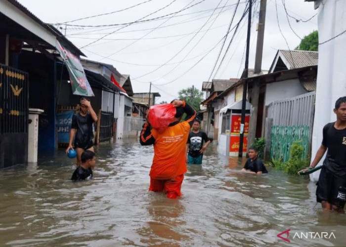 Banjir Setinggi Satu Meter Kepung Cakung Barat, Warga Desak DPRD dan Pemprov Bertindak