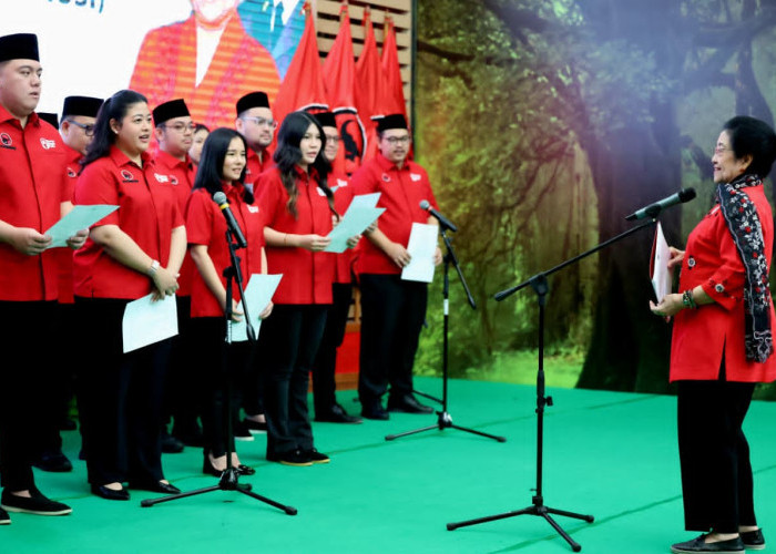 Megawati Lantik Pinka Haprani, Falah Amru, dan Andi Widjajanto Pimpin Sayap dan Badan PDIP