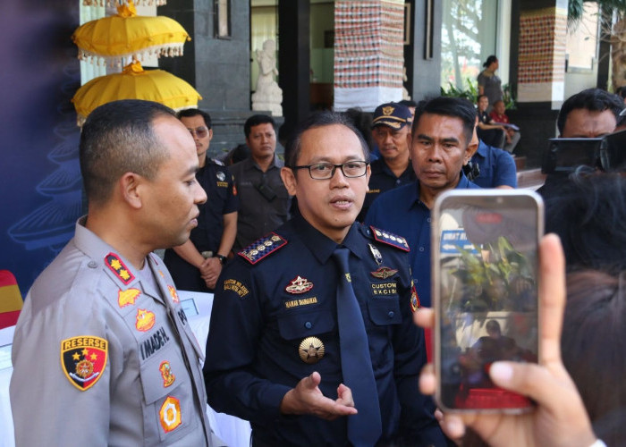 Dua WN India Diamankan Bawa 10,1 Kg Ganja dari Thailand ke Bali