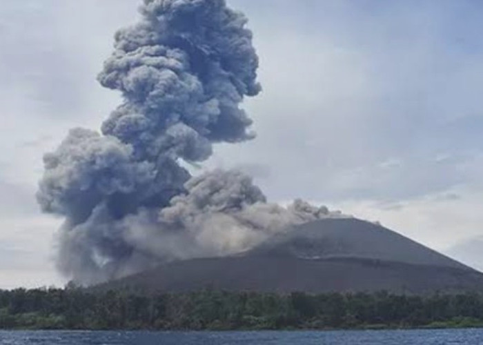 Abu Vulkanik Gunung Anak Krakatau Meluas, Warga Lampung Diimbau Disiplin Gunakan Masker