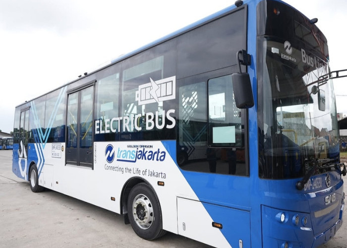 Bau Badan Menyengat, Transjakarta Turunkan Paksa Penumpang di Kampung Melayu