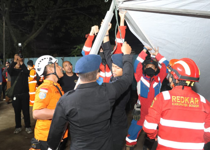Gunung Sampah Bantargebang Longsor, 4 Orang Tewas dan Sejumlah Truk Tertimbun