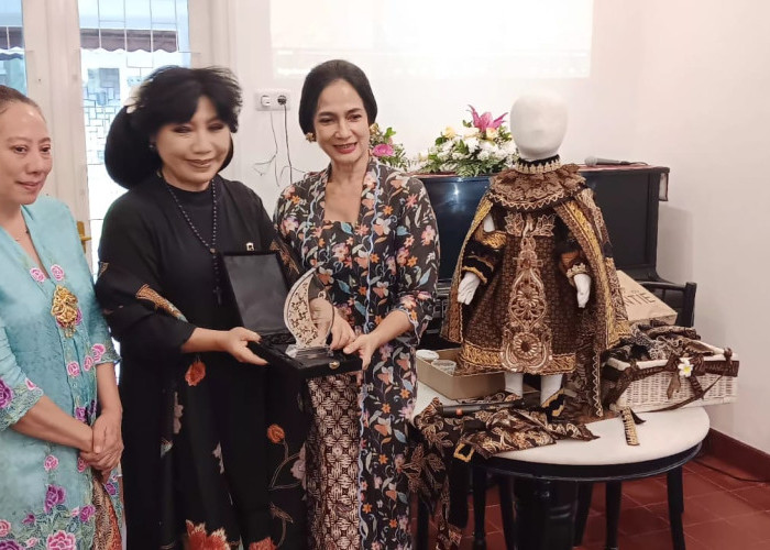 Tresna Suci, Kebaya Menari Kolaborasi Anne Avantie untuk Diplomasi Budaya dengan Sentuhan Katolik ke Praha