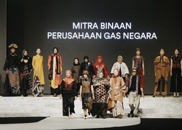 UMKM Binaan PGN Melenggang di Ajang Surabaya Fashion Parade 2025
