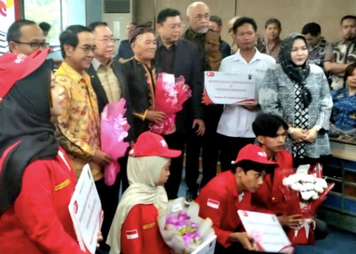 Catatan Kecil dari Seremoni Pemberian Bea Siswa JHL Merah Putih Kasih