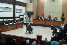 Sidang Perdana dr. Tifa Jadi Awal Proses Hukum, Disertasi Menanti