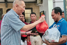 Babah Alun Bersama Artha Graha Peduli Salurkan Bantuan untuk Ratusan Pekerja Informal di Jakarta