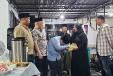 PWI Pusat Serahkan Uang Duka untuk Keluarga Almarhum Zulmansyah Sekedang di Pekanbaru