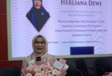 Herliana Dewi Raih Gelar Doktor Ilmu Administrasi