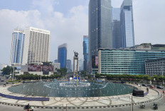 Warga Jakarta Kepo dan Malah Menunggu Demi di Bundaran Hi dari Sky View Deck