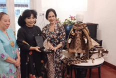 Tresna Suci, Kebaya Menari Kolaborasi Anne Avantie untuk Diplomasi Budaya dengan Sentuhan Katolik ke Praha